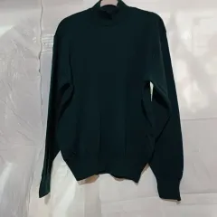濃い緑色のタートルネックニット100 105サイズ 春 秋 511340