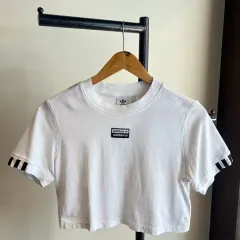 14645 - アディダス クロップド Tシャツ