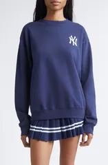 スポーティ アンド リッチ レディース アウター パーカー・スウェット クルーネック シャツ Sporty Rich Yankeeserif Crewneck Sweatshirt Dark Navyのサムネイル