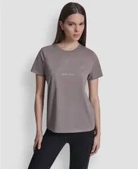 【送料無料】 ダナ キャラン ニューヨーク レディース Tシャツ トップス Womens Rhinestone Varsity Logo Relaxed Fit PullOn TShirt Mushrのサムネイル