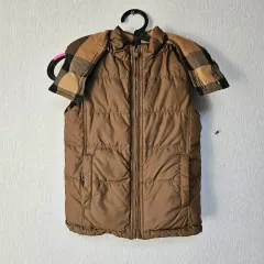 バーバリー(BURBERRY)子供服 リバーシブル ダウンベスト 5Y