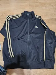 アディダス ブラック/GOLD 3本線 トラックジャージ