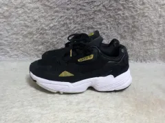 230 アディダス ファルコン ブラック スニーカー 中古 靴