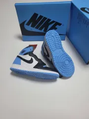 新品) NIKE ナイキ エア ジョーダン1 レトロ ハイ 235 キッズ レディース