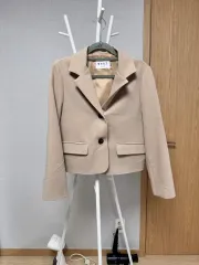 ベージュ クロップド ジャケット