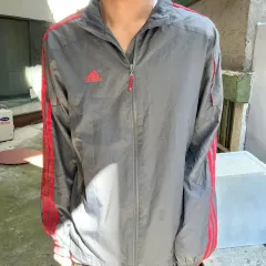 必須アイテム adidas(アディダス) 00s グレー レッド オーバーサイズ ウインドブレーカー