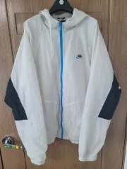 Nike(ナイキ） 編まれたウインドブレーカー