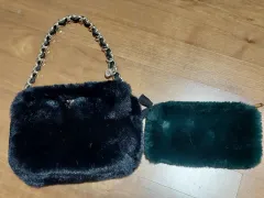 GUESS ファー チェーンショルダーバッグ (ファーポーチ 贈呈)