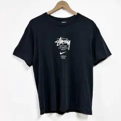 M Nike(ナイキ） x STUSSY(ステューシー) ワールドツアー 半袖 Tシャツ