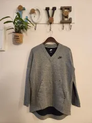 本物) ナイキ Vネック T シャツ