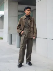 ユニクロ U ベルト付き タック ワイド パンツ 22fw 73 (ウエスト 32インチ 白)