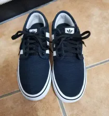 adidas(アディダス) スニーカー