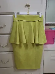 ライムカラー 高級感 スカート ー 新品