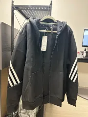 adidas(アディダス) フード付き ジップアップパーカー GR4086 黒 (未使用 タグ はい)