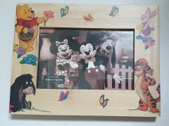 ディズニーランド 写真フレーム (くまのプーさんフレーム+ミッキーフレンズの写真)