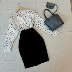 上下セット セットアップ ベージュ パターン とろみ素材 ブラウス & 黒 フリル ピンスカート 55