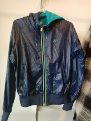 Nike(ナイキ） フード付き ジップアップパーカー 90