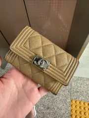 シャネル ボーイ カードウォレット ベージュ シルバー