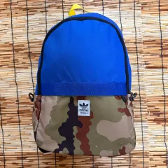アディダス カモフラージュ ブルー バックパック