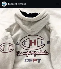 ヴィンテージ Champion(チャンピオン) キルティング フード付き ジップアップパーカー ー オーバーサイズ ユニセックス バックプリント 刺繡 ＆