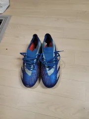 サッカーシューズ はい、可能です (価格を提案してください)