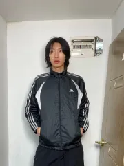 アディダス ブラック ウィンドブレーカー アウター L