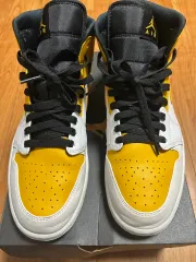 NIKE(ナイキ) エア ジョーダン 1 ミッド 白 ユニバーシティー ゴールド