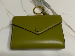 CHARLES & KEITH(チャールズアンドキース) 二つ折り財布