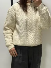 ケーブル編み ウールニット