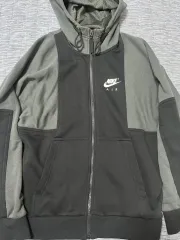 Nike(ナイキ） フード付き ジップアップパーカー 販売