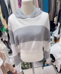 フード付きニット