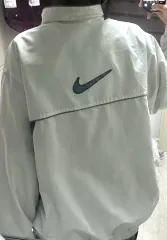 ナイキ ウィンドブレーカー
