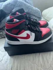NIKE(ナイキ) エア ジョーダン 1 黒 ファイヤー レッド 付属品完備 265 出品