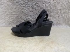 240 クロックス レイウェッジ ブラック サンダル スリッパ 中古 靴