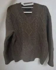 Vネック ケーブル編み ニット