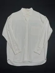 アイボリー シャツ