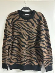 ZARA(ザラ) ジャカードアニマル ニット セーター 出品