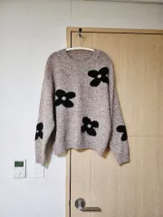 花刺繍ニット - 未使用新品 (55 66)