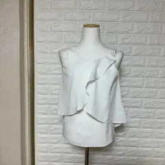 フリルナシブラウス 前 シャーリングブラウス