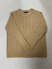ベージュ ケーブル編み ニット