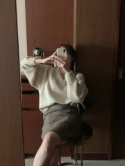 FEELINGS Vネックニット 新品