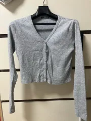 Brandy Melville(ブランディー メルビル) 基本 Vネック カーディガン