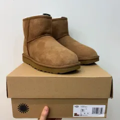 新品 UGG(アグ) クラシック チェスナット