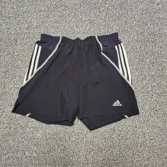 105 アディダス ハーフパンツ (2101)