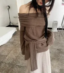 9hope(キムアホップ) チャコール/ ベルト付きオフショルダーニット