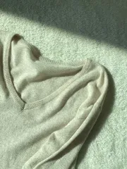 カシミヤ Vネックニット