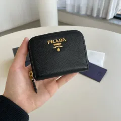 PRADA(プラダ) ラウンドファスナー カードウォレット