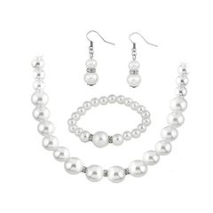 【新品】 [PLMQAZ] ネックレス パール パールネックレス 冠婚葬祭 パール 3点 セット ネックレス & ブレスレット & ピアス に似合うホワイト 結婚式 パーティー 入学式 卒業式 冠婚葬祭 女性向け