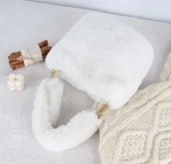 アイボリー フェイクファー ショルダーバッグ