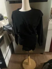 ショルダーシャーリングスウェットシャツドレス